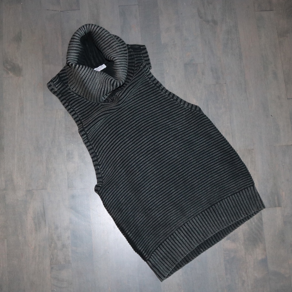 BOBBI ROCCO Turtle Neck Top - Picture 3 of 4